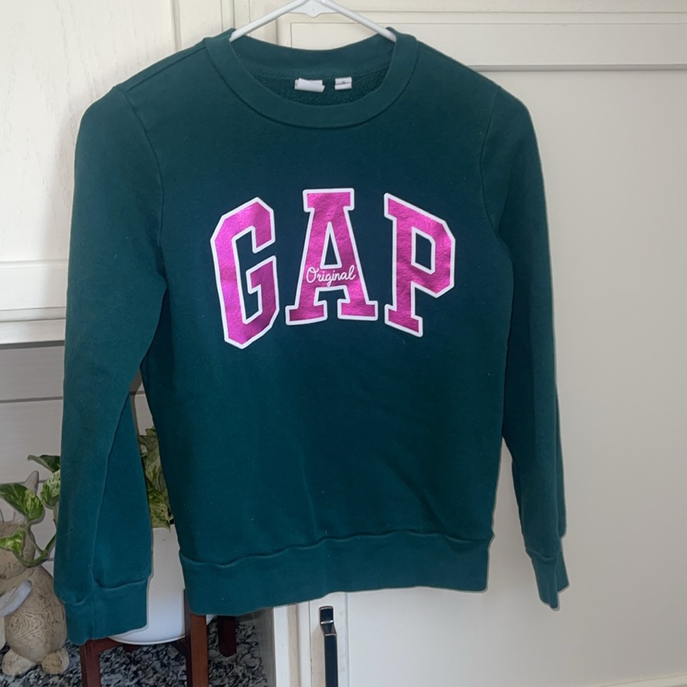 3/$15 - GAP Sweatshirt with Magenta Logo - Picture 2 of 4